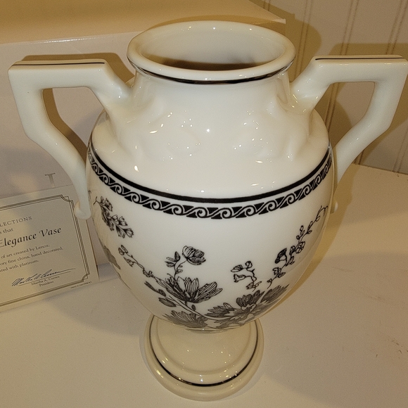 BLACK TOILE FLORAL ELEGANCE HANDLED VASE PLTINUM TRIM - Picture 2 of 3